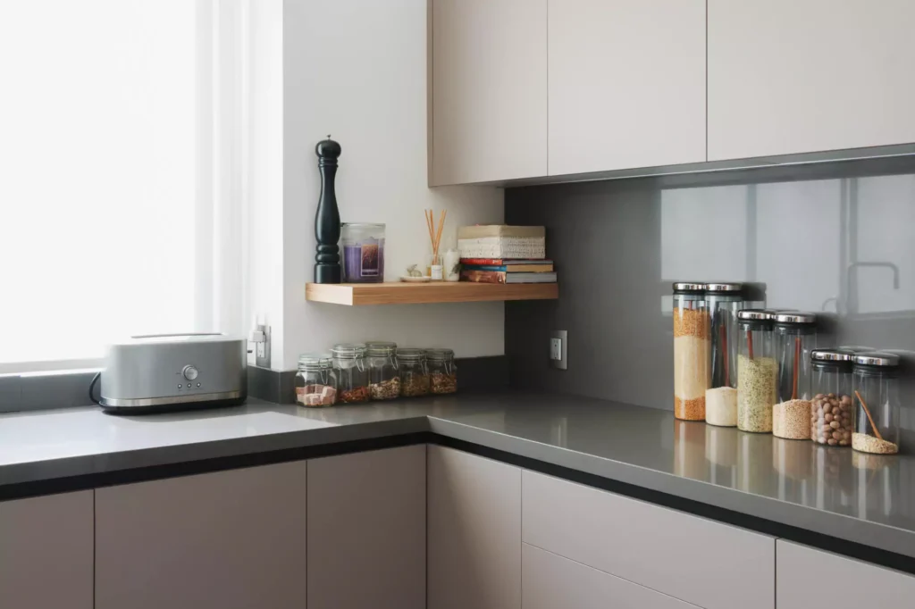 Modern L-shaped kitchen with central island designed by Vitelier at Torres Vallescondido, State of Mexico.