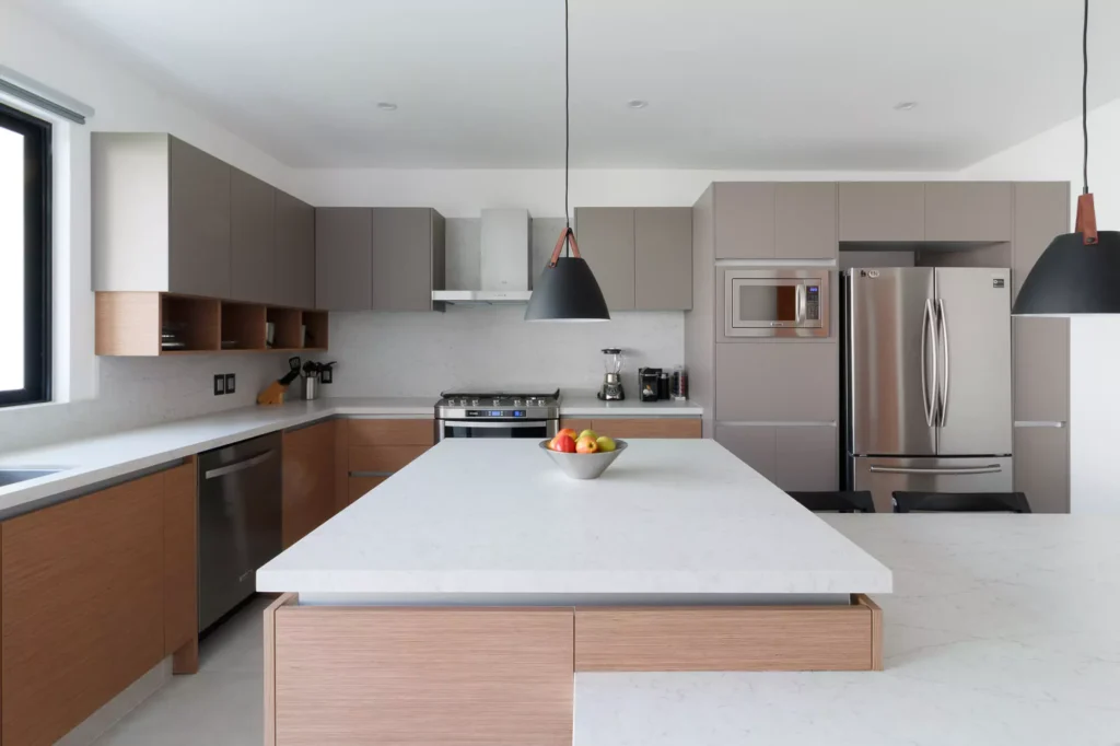 Gray modular kitchen with central island in Colonia Bosque de los Remedios, Naucalpan de Juárez, State of Mexico.