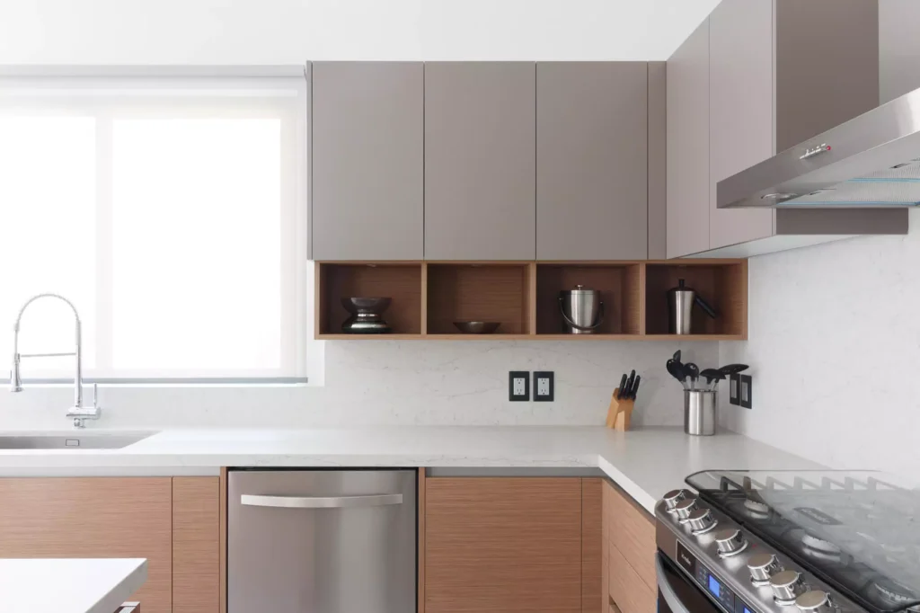 Gray modular kitchen with central island in Colonia Bosque de los Remedios, Naucalpan de Juárez, State of Mexico.