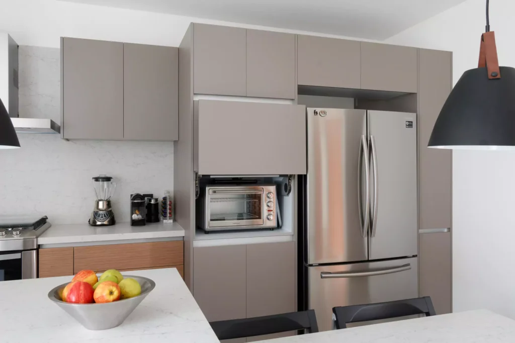 Gray modular kitchen with central island in Colonia Bosque de los Remedios, Naucalpan de Juárez, State of Mexico.