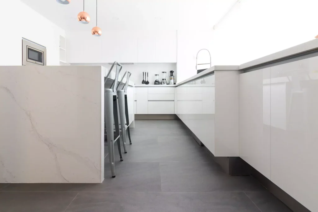 Minimalist modern kitchen with central island designed by Vitelier at G11, Colonia Bosques de las Lomas, Mexico City.