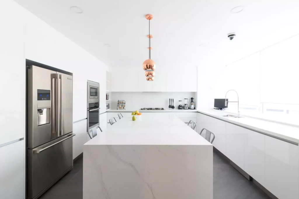 Minimalist modern kitchen with central island designed by Vitelier at G11 in Colonia Bosques de las Lomas, Mexico City.