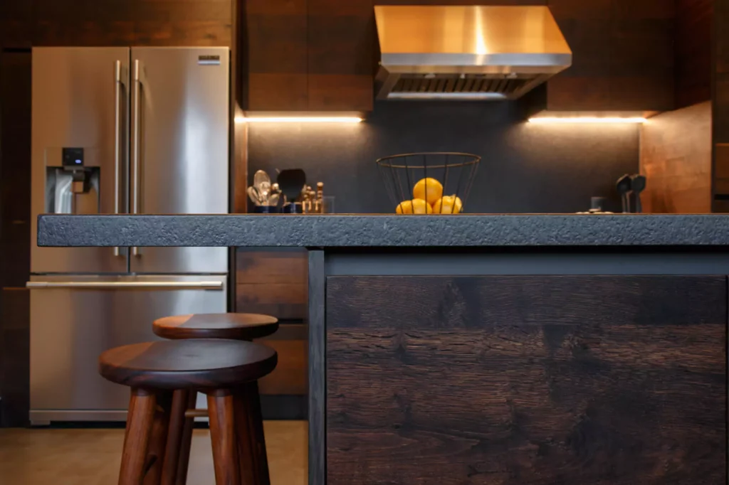 Industrial-style wooden kitchen with granite central island designed by Vitelier in Avándaro, State of Mexico