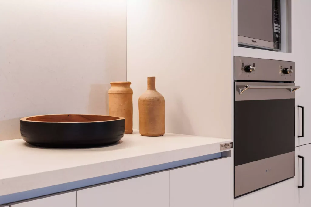 Custom beige cashmere kitchen designed by Vitelier at Edificio Josefa in Colonia Juárez, Mexico City.