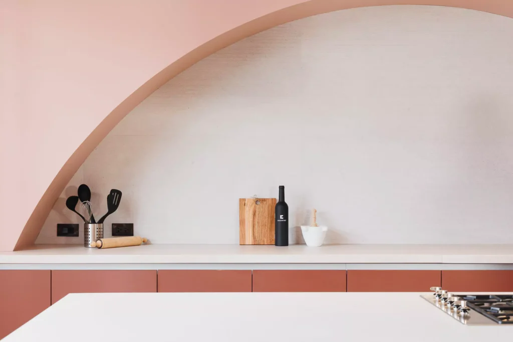 Custom terracotta kitchen with arch and central island, designed by Vitelier at Edificio Josefa in Colonia Juárez, Mexico City
