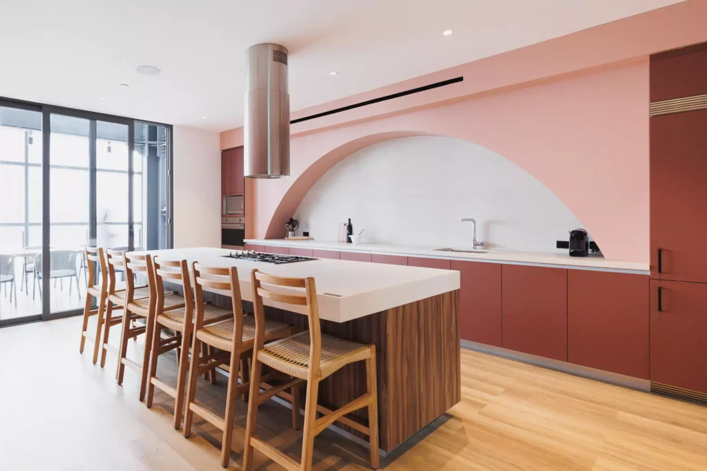 Custom terracotta kitchen with arch and central island, designed by Vitelier at Edificio Josefa in Colonia Juárez, Mexico City