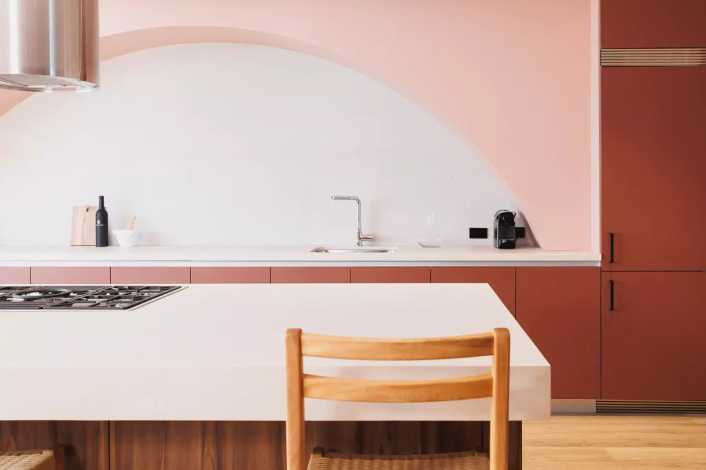 Custom terracotta kitchen with arch and central island, designed by Vitelier at Edificio Josefa in Colonia Juárez, Mexico City