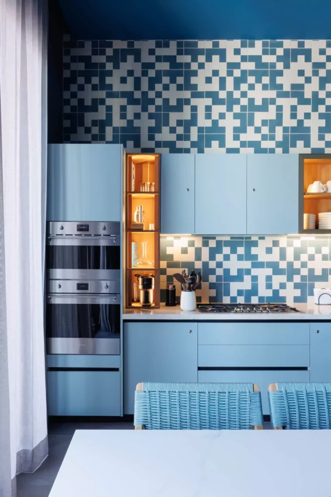 Custom blue kitchen designed by Vitelier at Edificio Amalia in Colonia Nápoles, Mexico City.