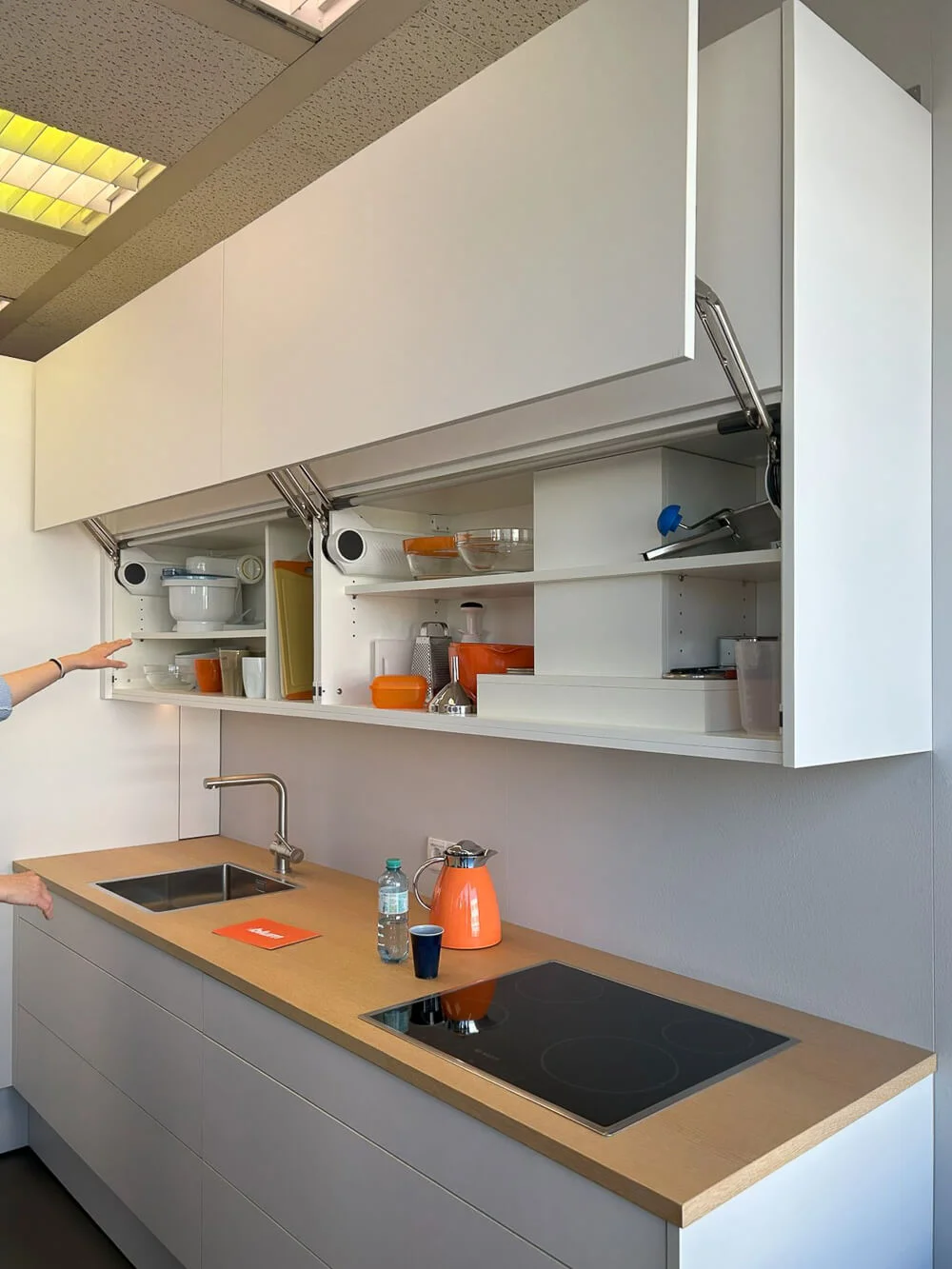 Mueble de cocina con herrajes Blum