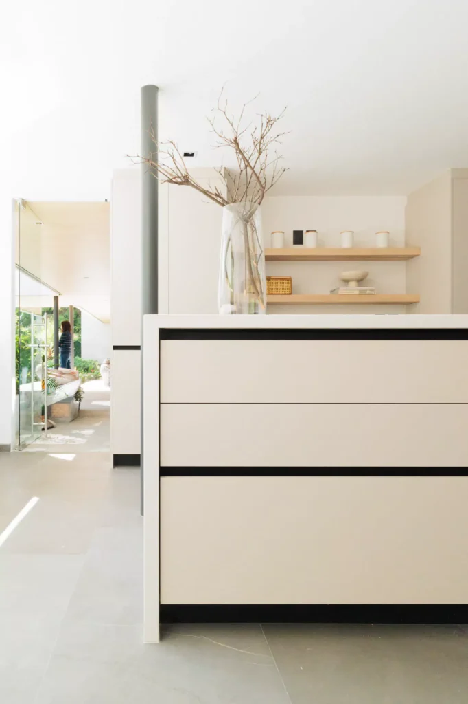 Diseño de cocina moderna por Vitelier en Nubes, Colonia Pedregal, Ciudad de México.