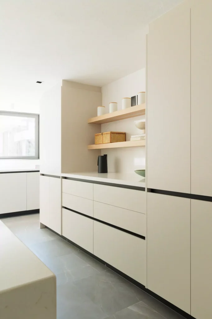 Diseño de cocina moderna por Vitelier en Nubes, Colonia Pedregal, Ciudad de México.