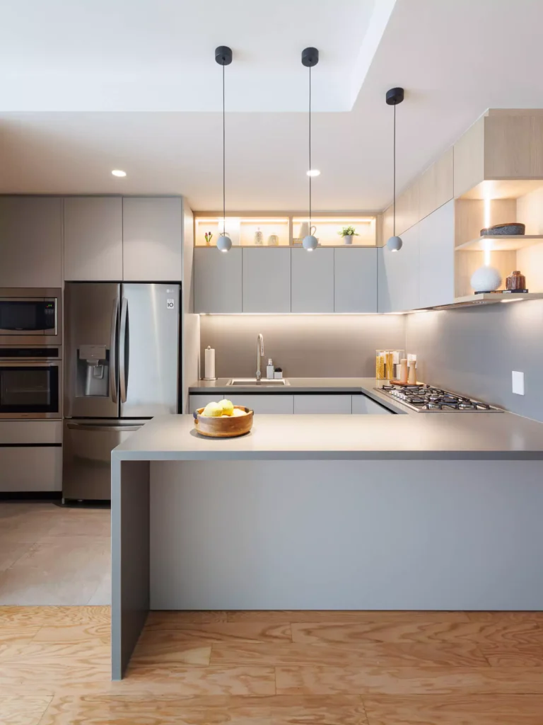 Cocina pequeña con península