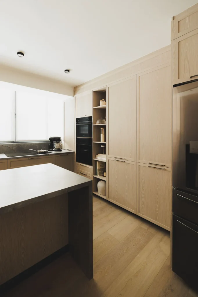Patina wood kitchen with sintered stone countertop