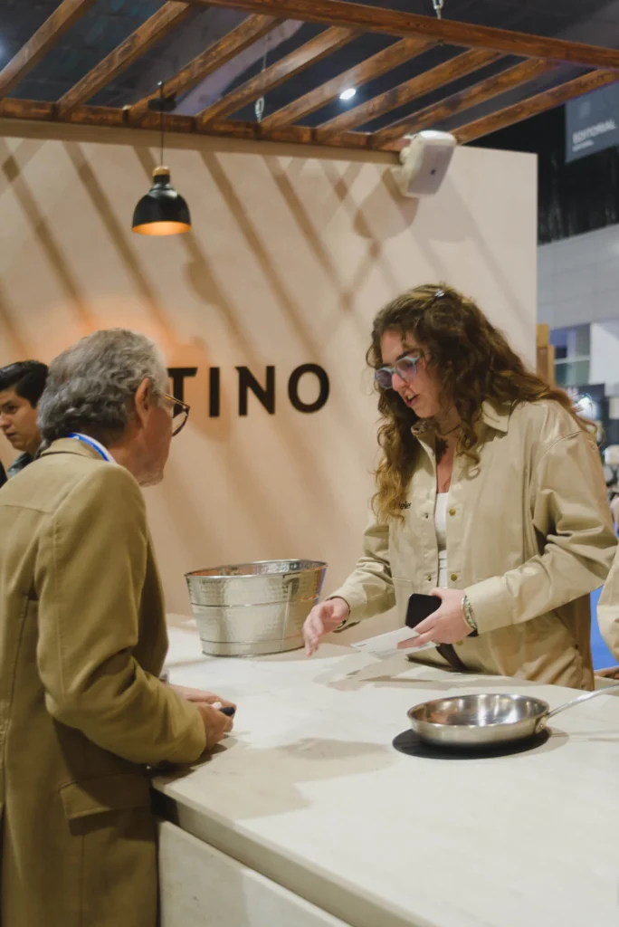 Vitelier presenta cocina exterior en stand de Cosentino en Obra Blanca