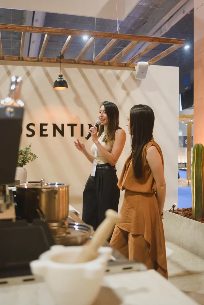 Presentación de Fuori cocina exterior en Obra Blanca 2025