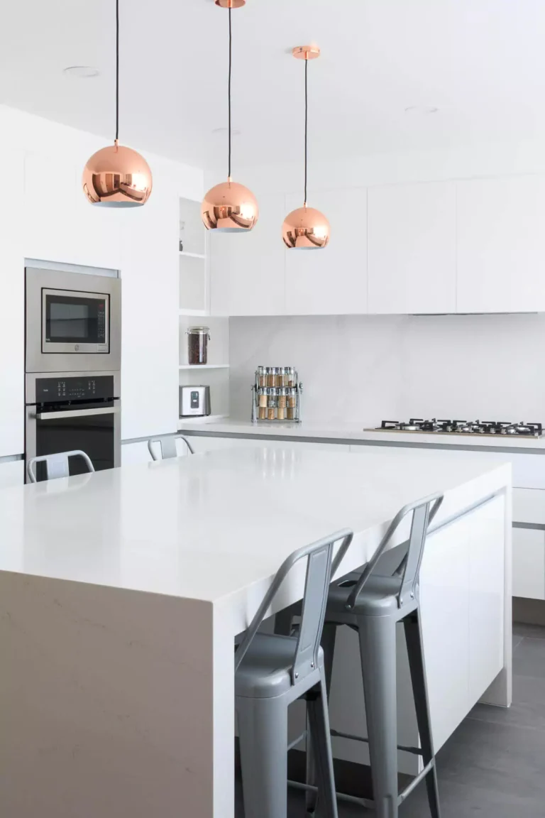 Custom kitchen with central island designed by Vitelier in Bosques de las Lomas, Mexico City