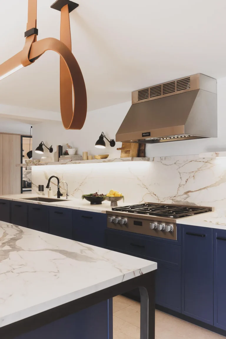 Custom kitchen with integrated premium appliances designed by Vitelier in Mexico City